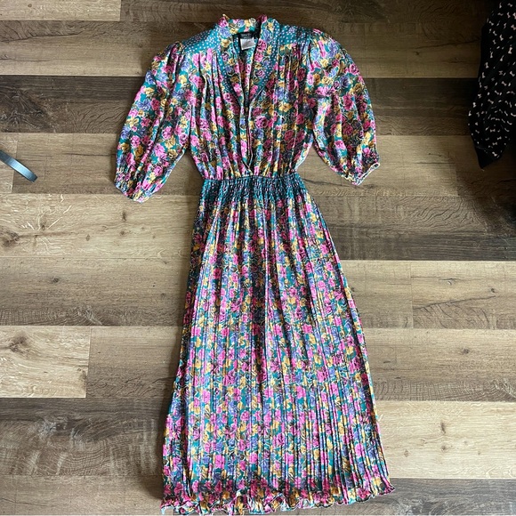 Vintage Maxi Dress. 70’s- 80’s Retro Floral and Pleated and with Shoulder Pad. - Picture 8 of 16